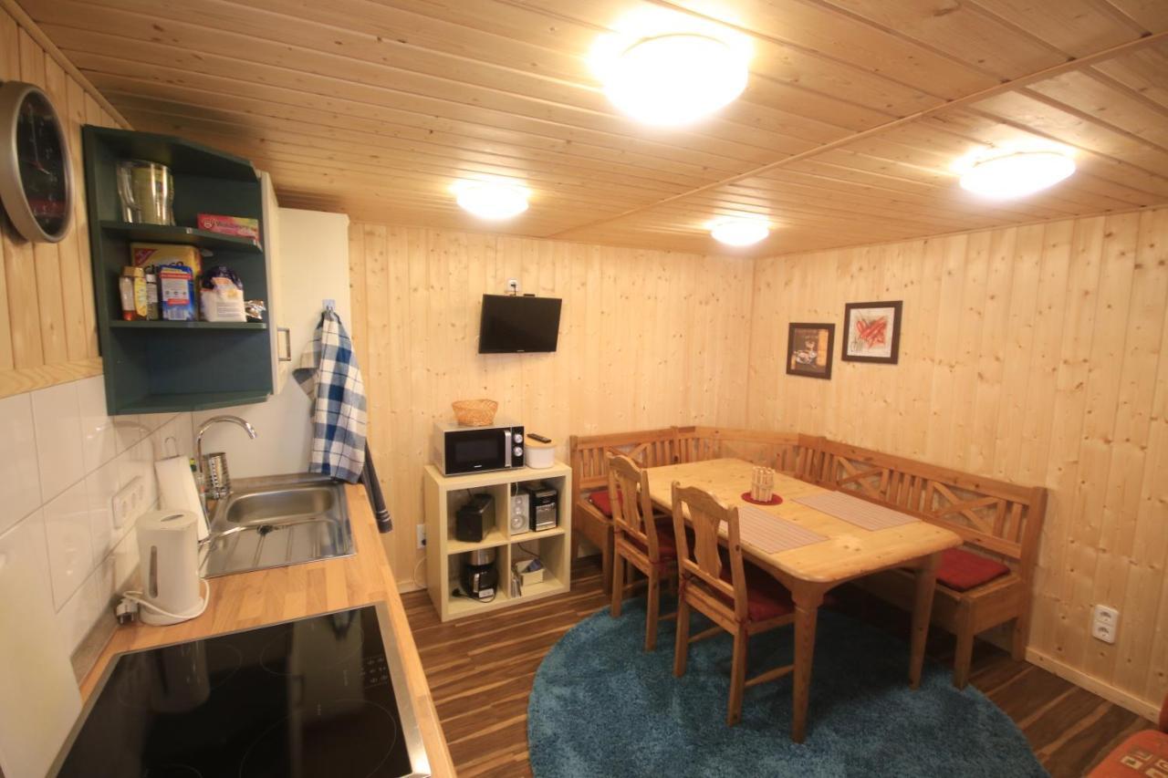 Ferienhaus Am Wald タンバッハ・ディータルツ エクステリア 写真